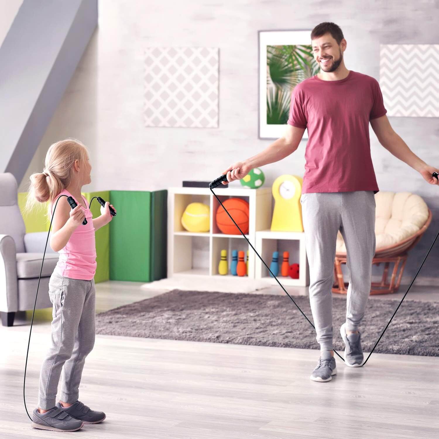 Father and daughter using Medivita Speed Springseil, enjoying adjustable, tangle-free jump rope with ergonomic foam handles for exercise.